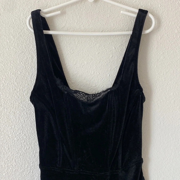 Black velvet and lace thong corset lingerie - Picture 2 of 9